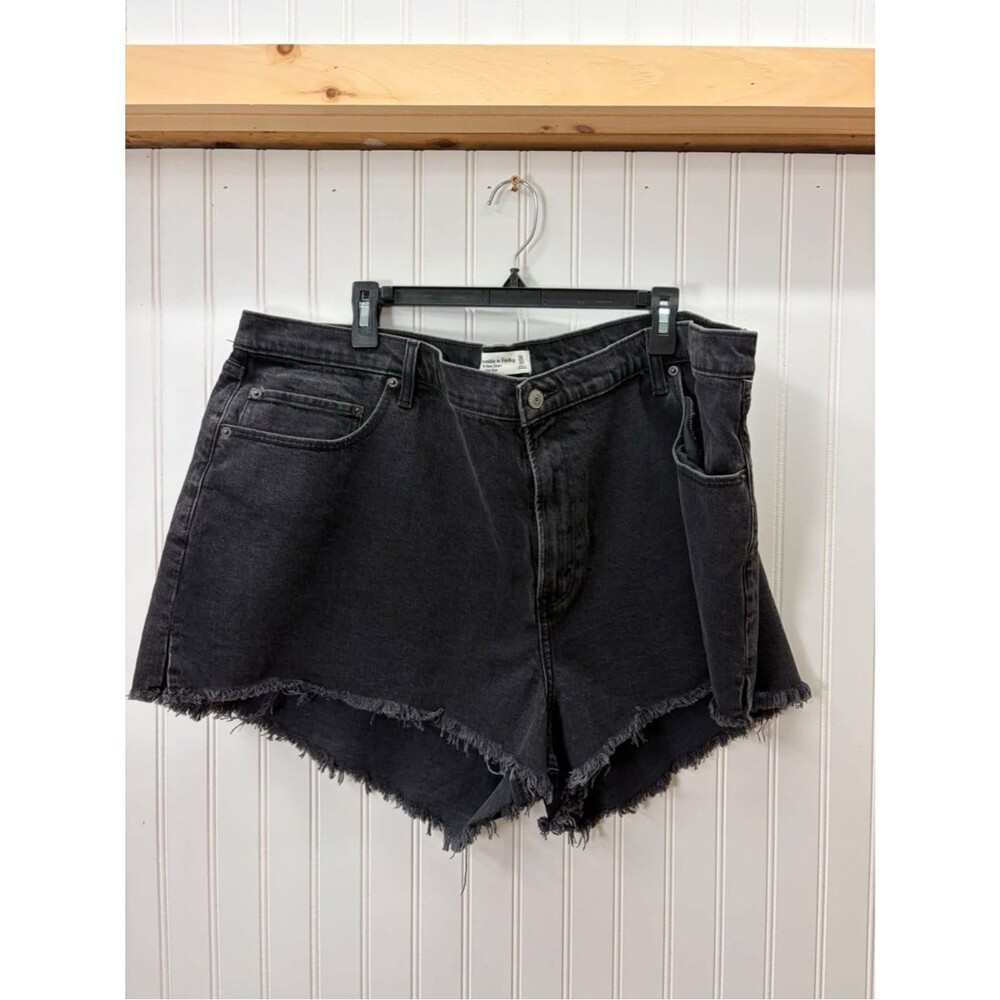 Abercrombie & Fitch the mom high rise Black Frayed Hem Denim grunge goth Shorts